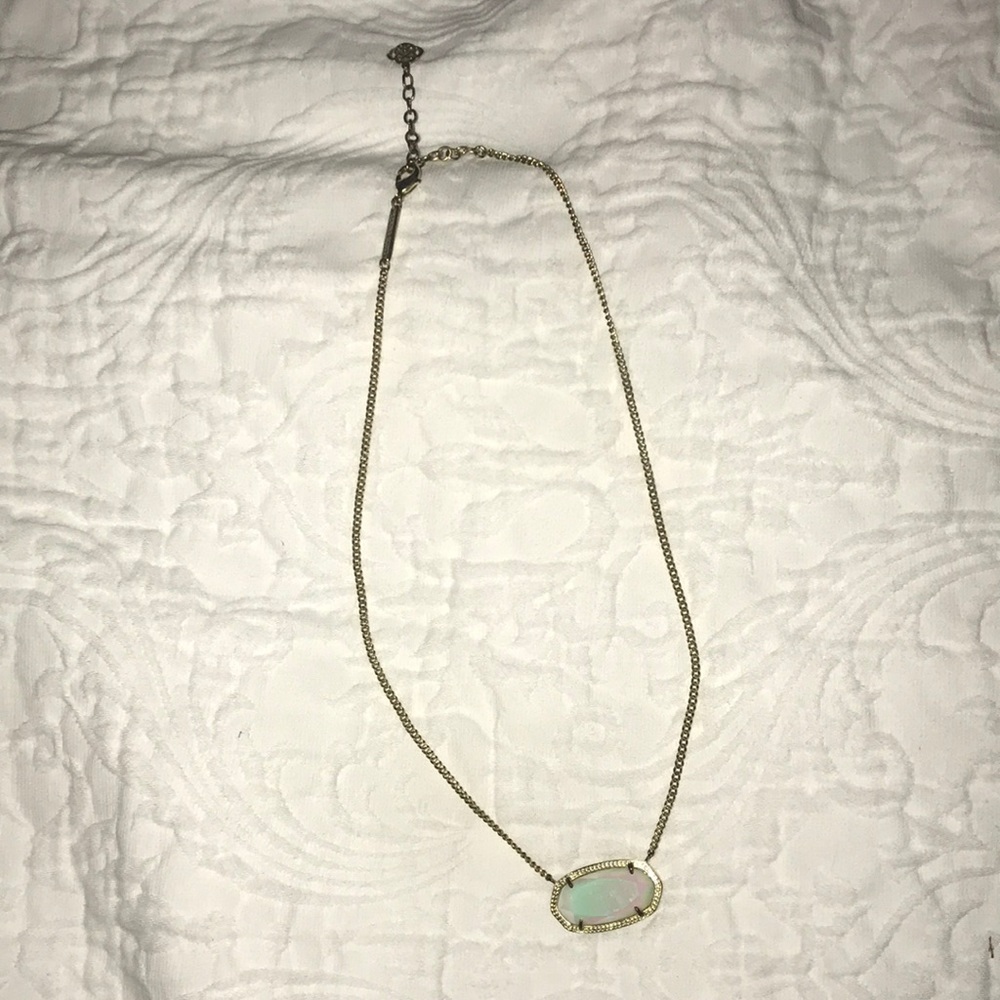 Kendra Scott necklace